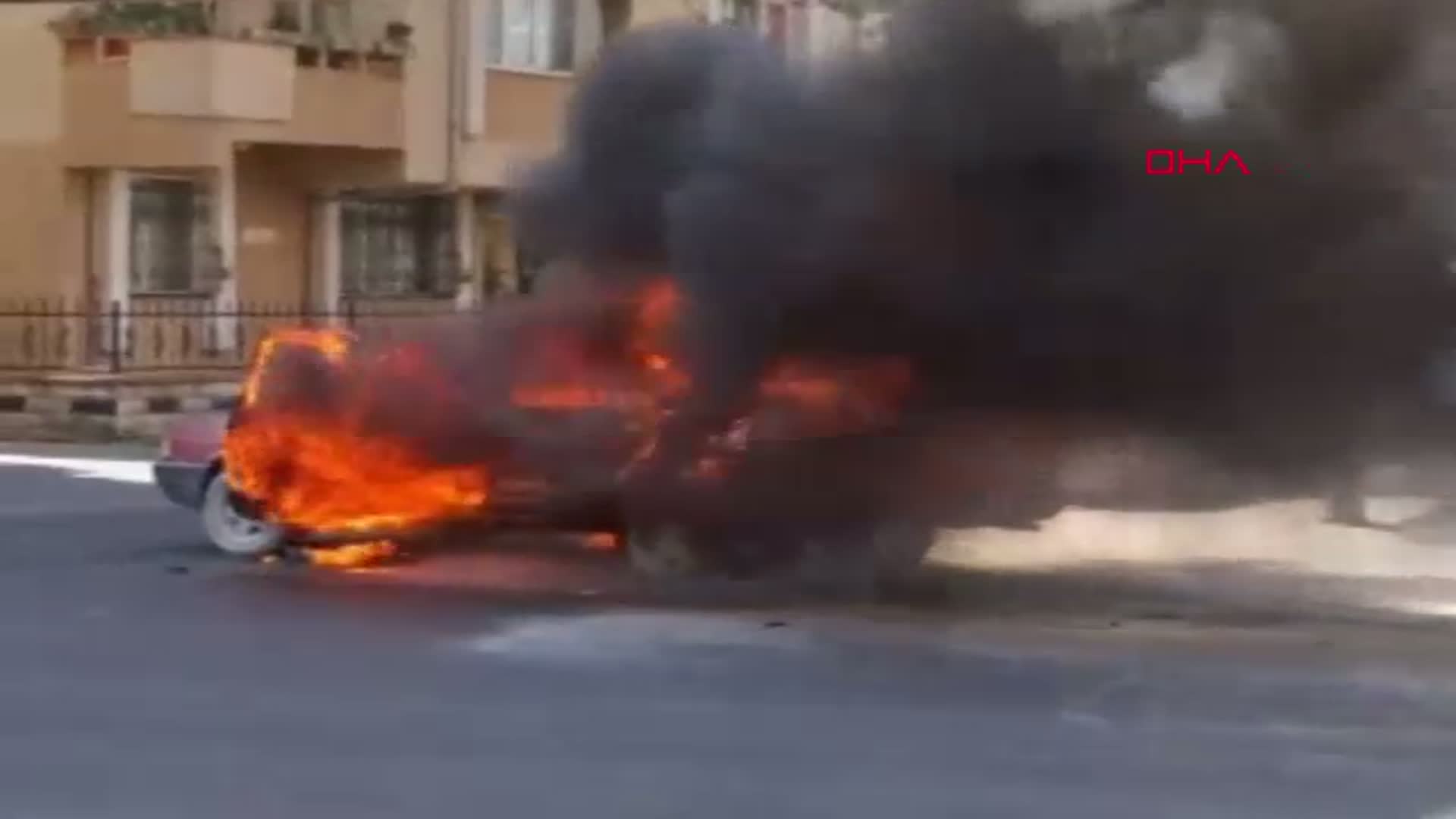 Tekirdağ'da Seyir Halindeki Otomobil Yanarak Kullanılamaz Hale Geldi