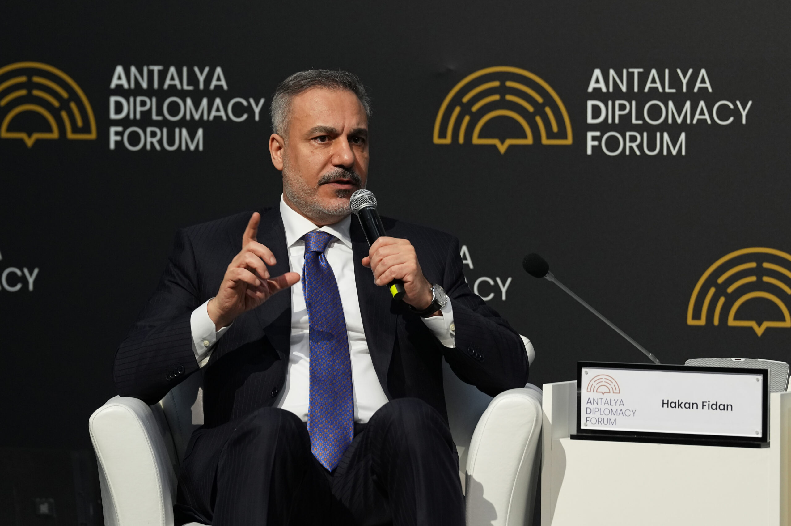 Bakan Fidan, ADF 2026'nın İkinci Gününde HostTalk Toplantısını Yönetti