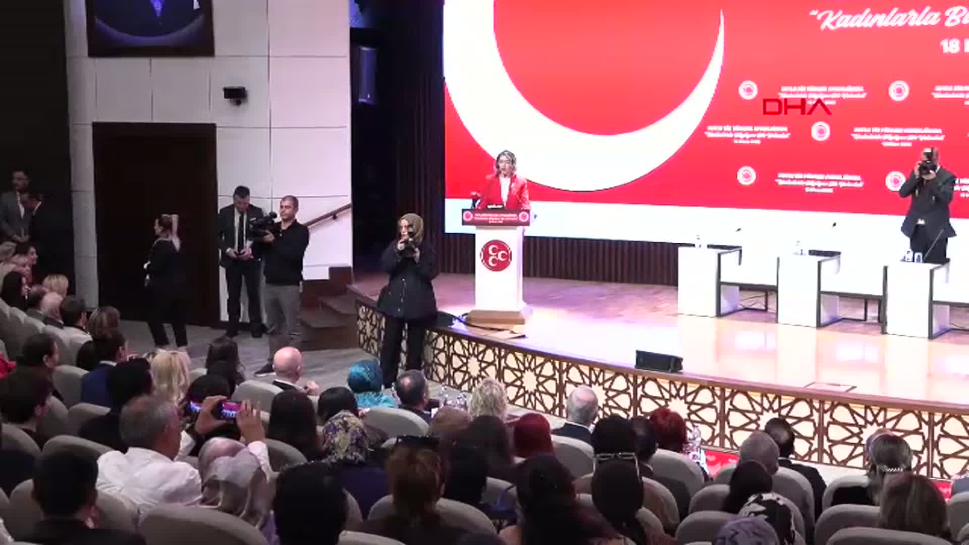 MHP'den 'Kadınların Sesi, Geleceğin Yolu' Paneli Düzenlendi