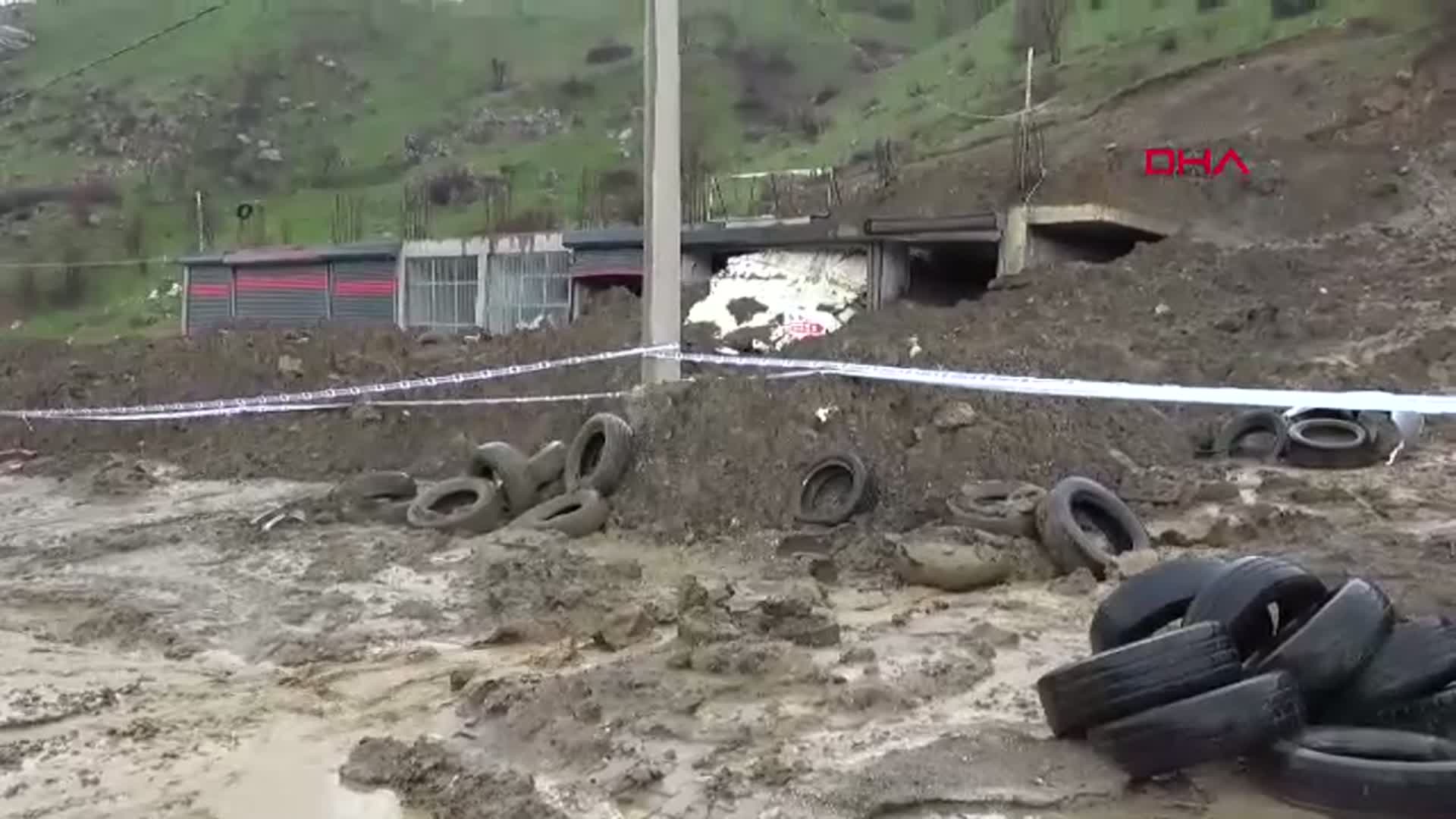 Bitlis'te İki Ay Arayla Meydana Gelen Heyelan Yeniden Ulaşıma Engel Oldu