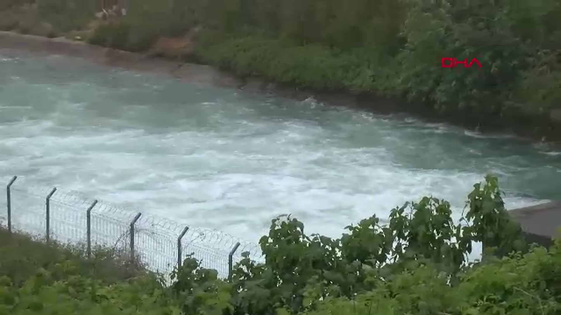 Adana'da Sulama Kanalında Kaybolan 16 Yaşındaki Çocuk Aranıyor