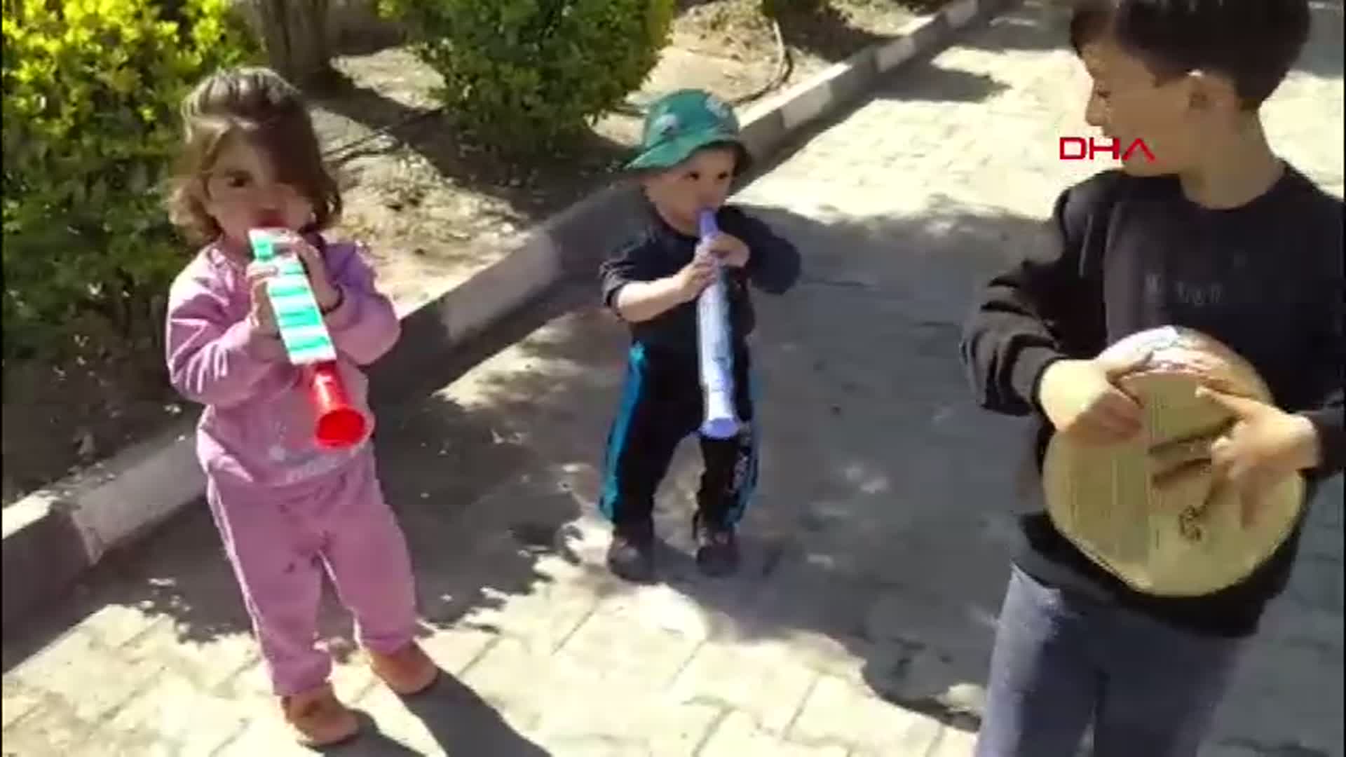 Amasya'da Miniklerden Neşeli Müzik Şovu