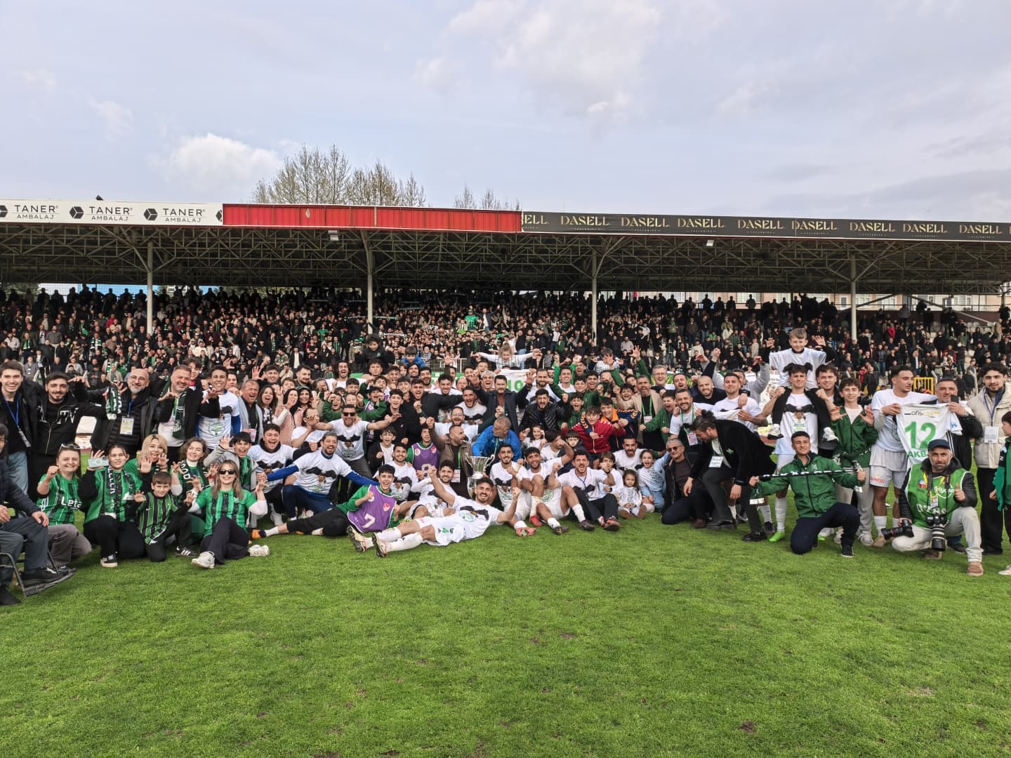 İnegöl Kafkasspor, Bursa Yıldırımspor'u 3-1 Yenerek Şampiyonluk Sevinci Yaşadı