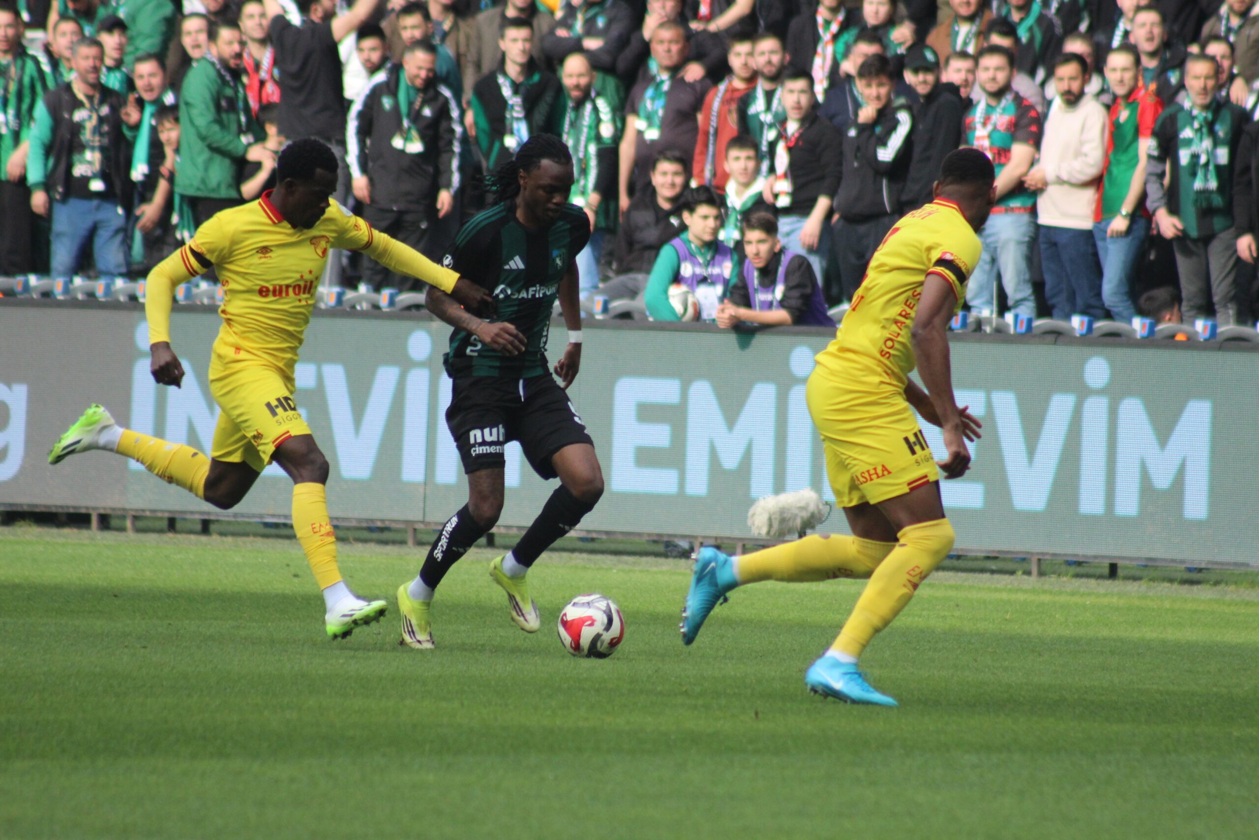 Kocaelispor ve Göztepe Beraberliği: Dramatik Son Dakikalar