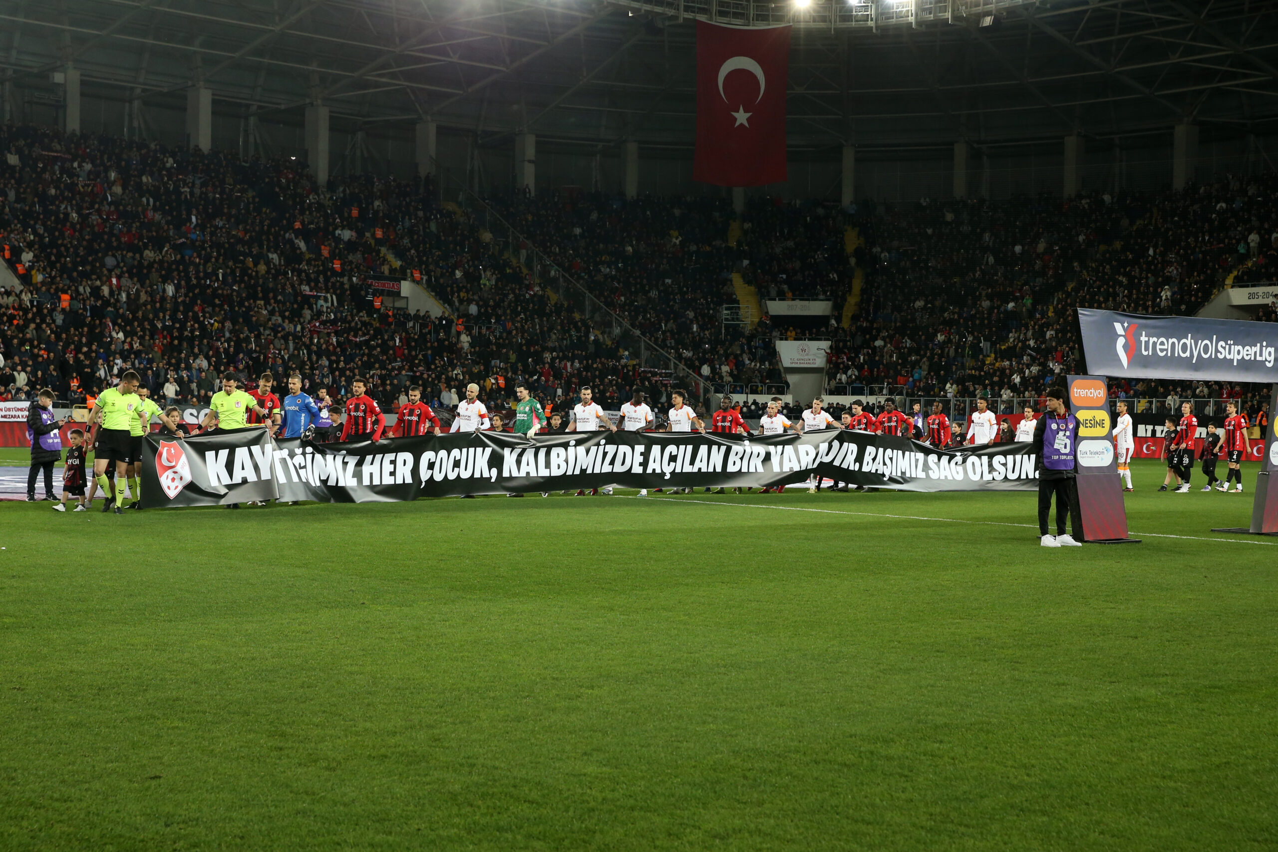 Süper Lig Maçında Galatasaray, Gençlerbirliği'ni 2-1 Geçti