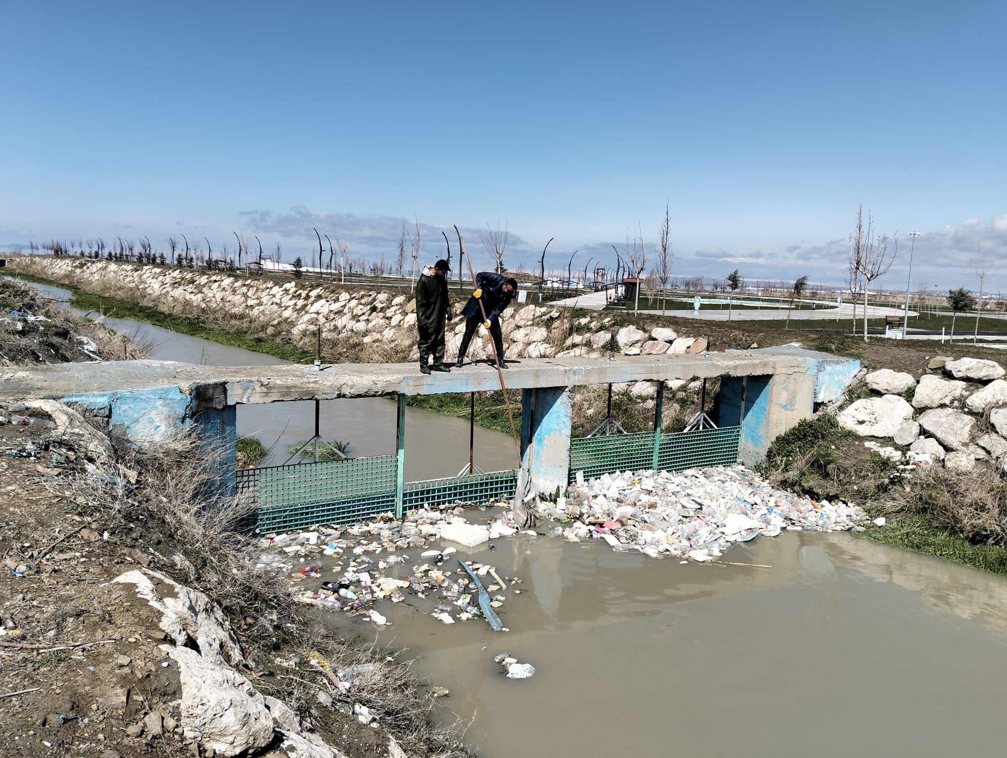 İnci Kefalinin Göç Yolculuğunda 2 Ton Atık Temizlendi