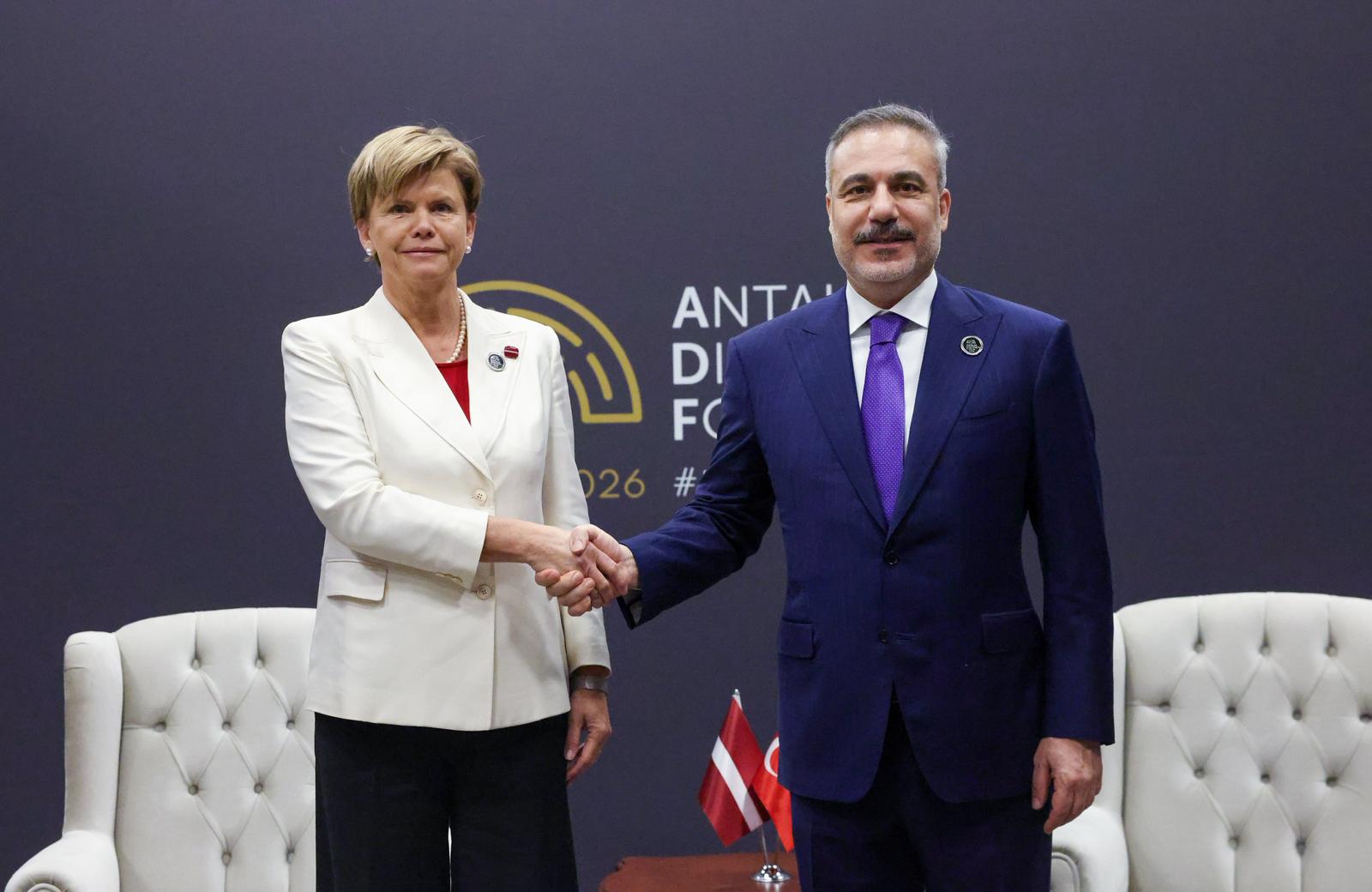 Bakan Fidan, Letonya Dışişleri Bakanı Braze ile Antalya'da Buluştu
