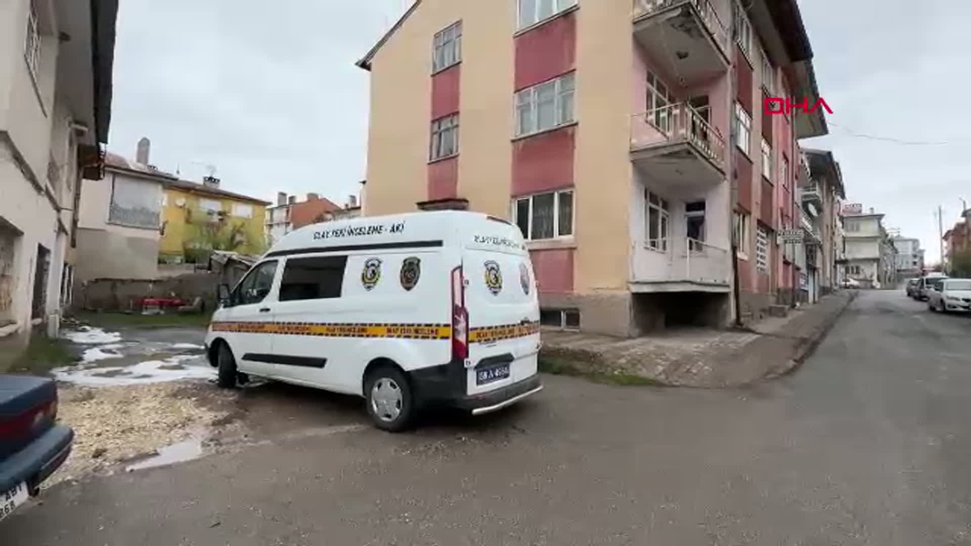 Sivas'ta Boşanma Aşamasındaki Eşini Bıçaklayan Şüpheli Kaçtı