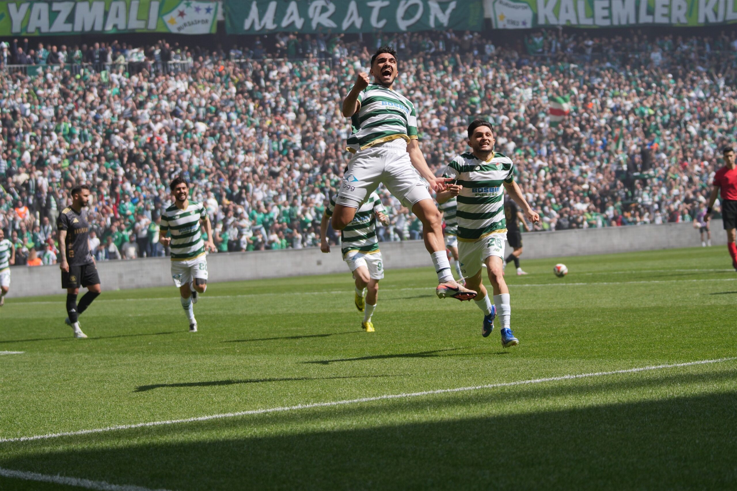 Bursaspor, Şampiyonluğunu İlan Ederek 1. Lig'e Yükseldi