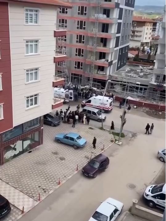Ankara'da İnşaat İskelesi Çöktü: 3 İşçi Yaralı