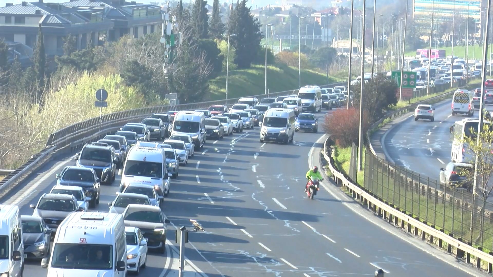 İstanbul'da Pazartesi Sendromu: Trafik Yoğunluğu Zirve Yaptı