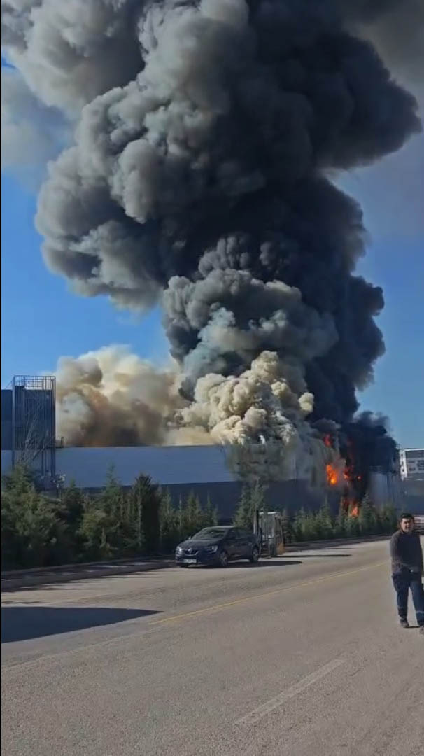 Ankara'da Boya Fabrikasında Korkutan Yangın