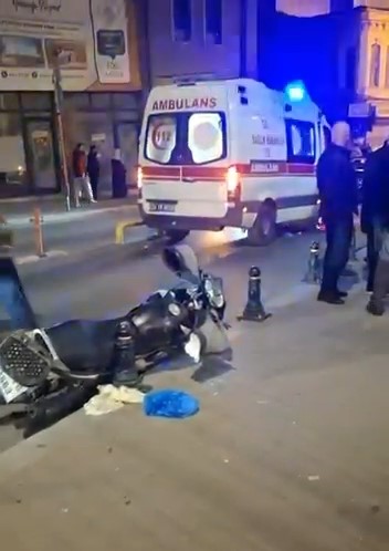Fatih'te Motosiklet ve Ambulans Çarpıştı: Motosiklet Sürücüsü Hayatını Kaybetti