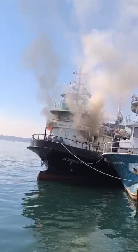 Sarıyer'de Balıkçı Teknesinde Yangın
