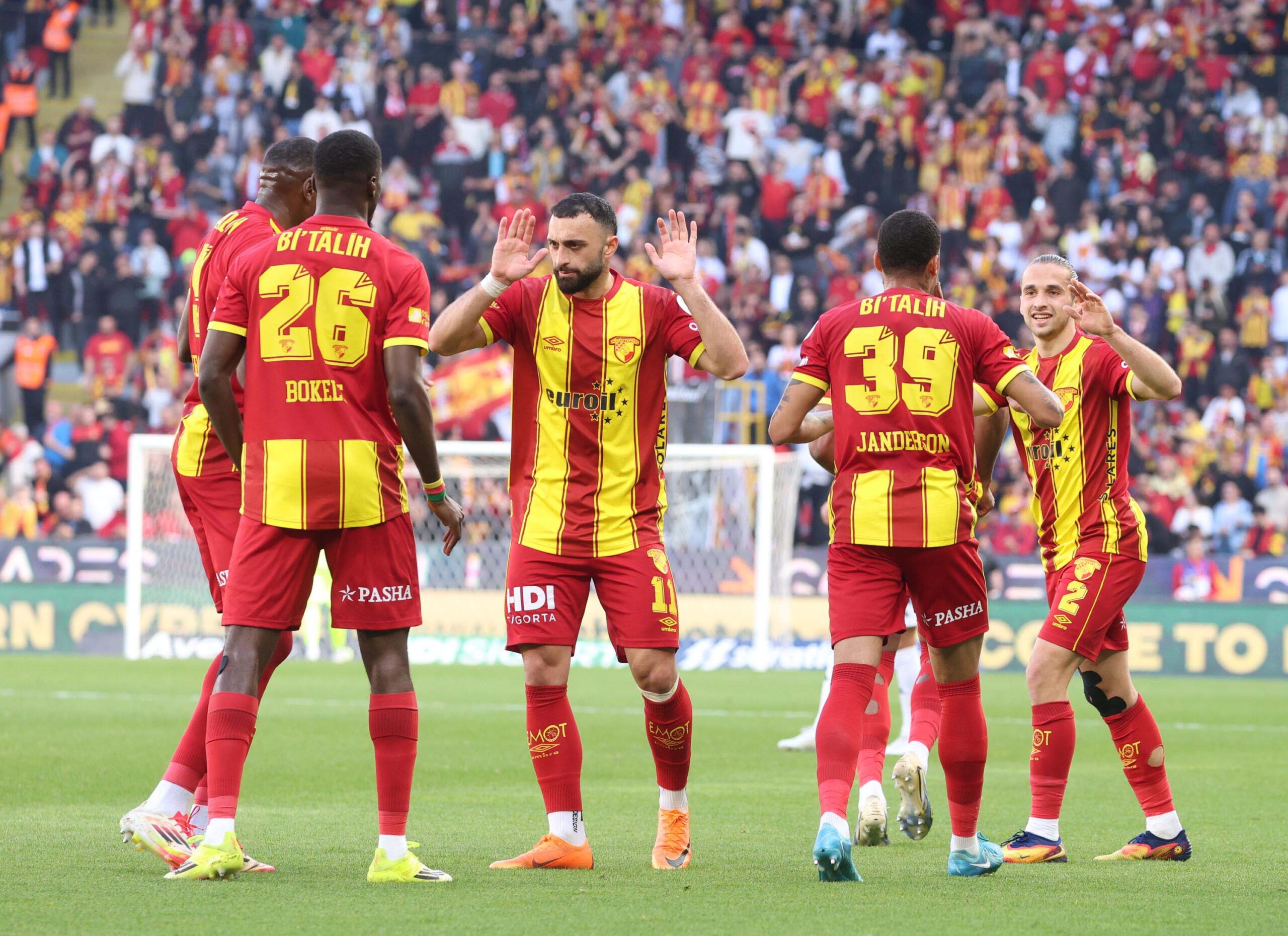 Göztepe, 5'incilik İçin Başakşehir ile Zorlu Bir Mücadele Veriyor
