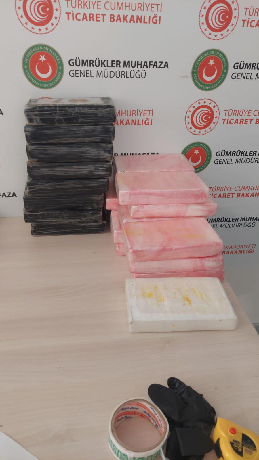 İstanbul Havalimanı'nda Uyuşturucu Operasyonu: 5 Gözaltı