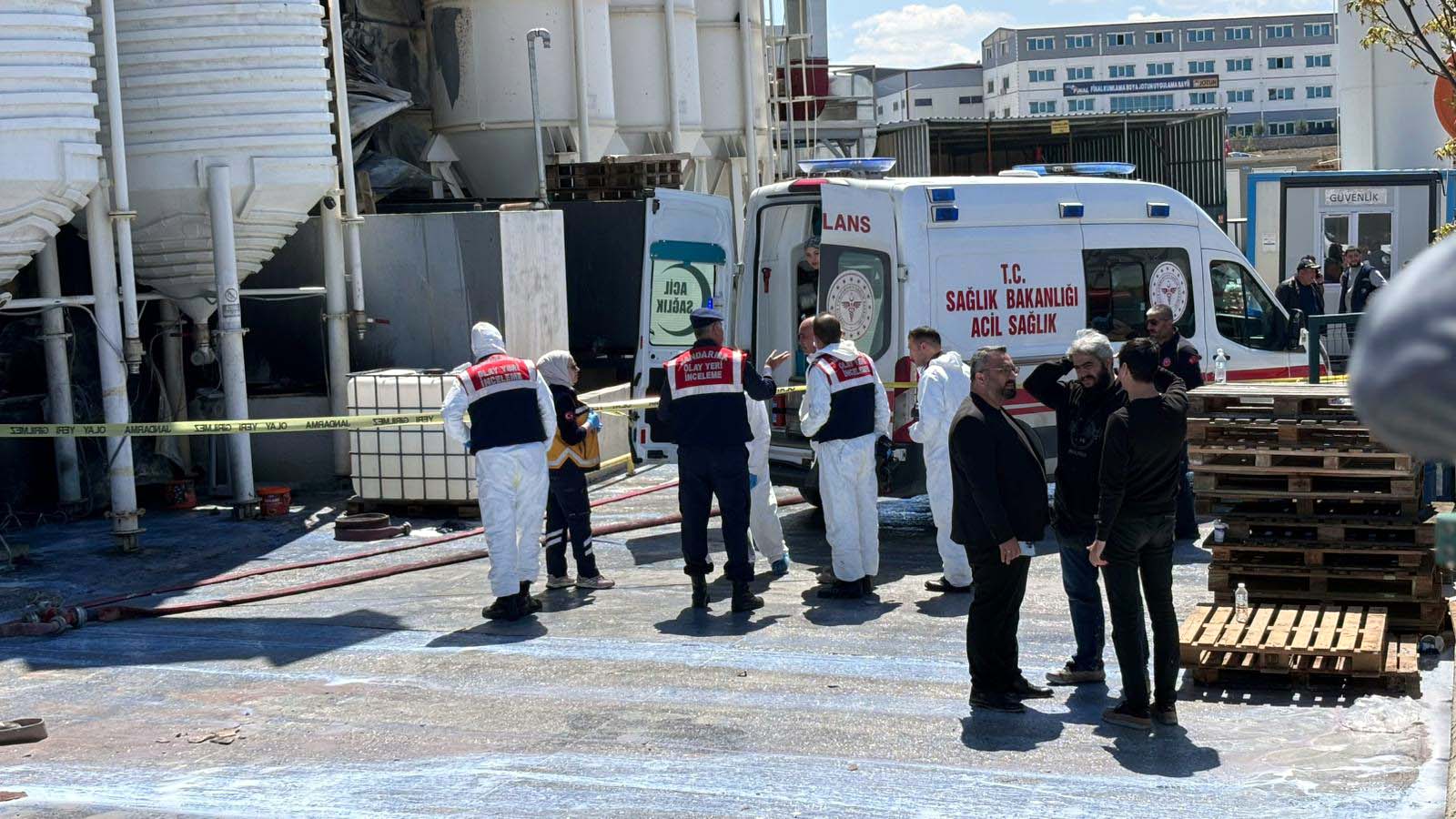 Ankara'da Boya Fabrikasında Yangın: 1 Kayıp Teknisyenin Cansız Bedeni Bulundu