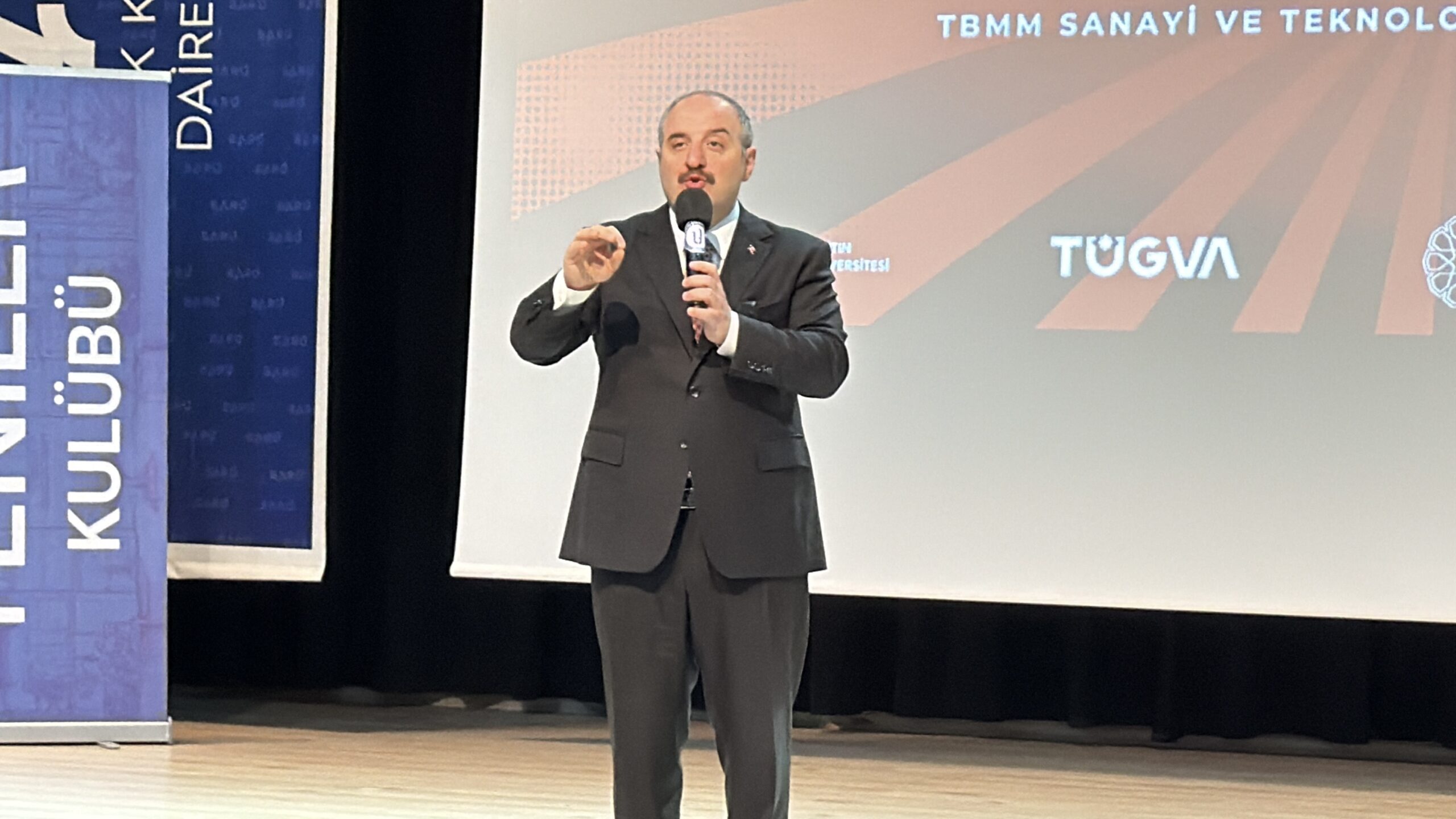 Mustafa Varank: Türkiye'nin Bağımsızlığı İçin Mücadele Ediyoruz