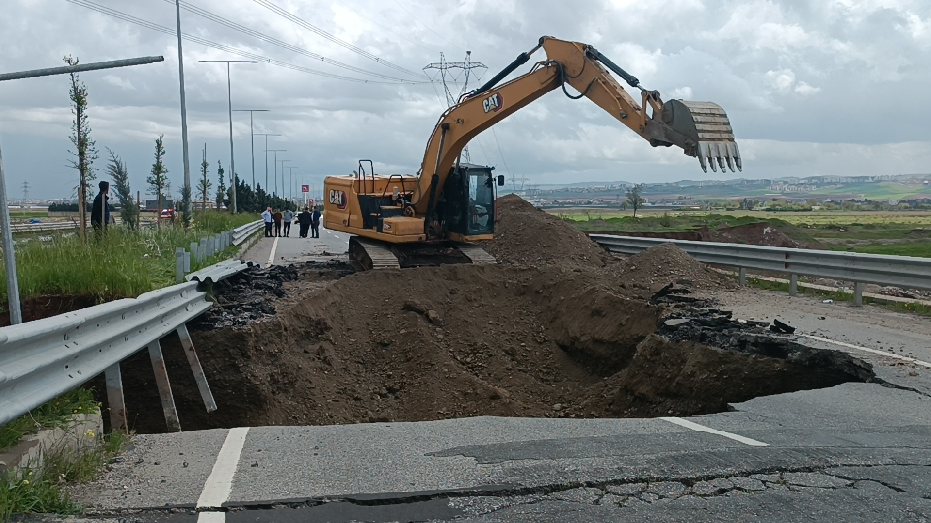 Batman'da Aşırı Yağış Yol Çökmesine Neden Oldu