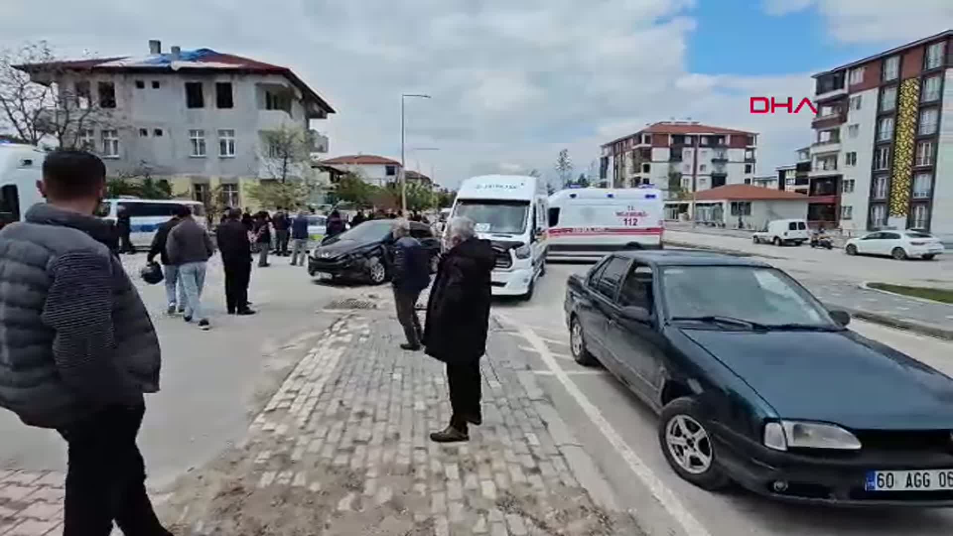 Tokat'ta Öğrenci Servisi Otomobille Çarpıştı: 10 Hafif Yaralı