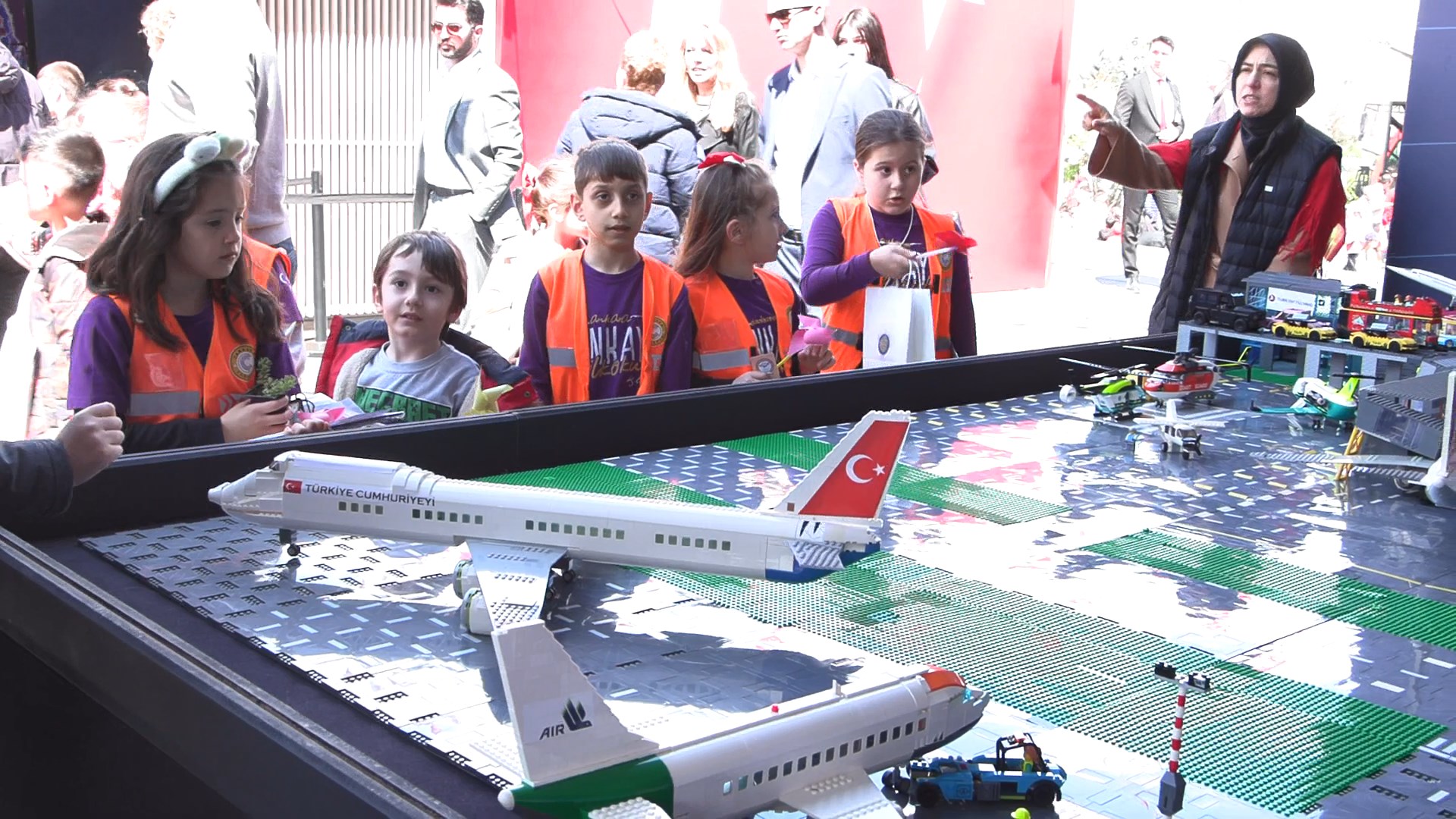 TBMM'de 23 Nisan Coşkusu: Geleceğin Yıldızları Sahnedeydi