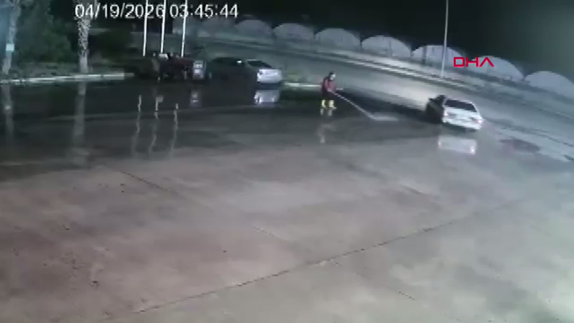 Antalya'da Ölümcül Trafik Kazası Güvenlik Kamerasında