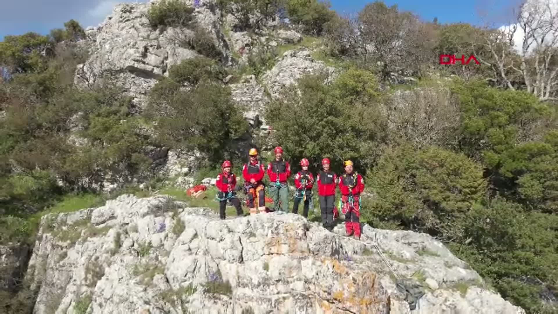 Bursa'da Arama Kurtarma Tatbikatı: Ekipler Zirvede Bursaspor Bayrağını Dalgalandırdı