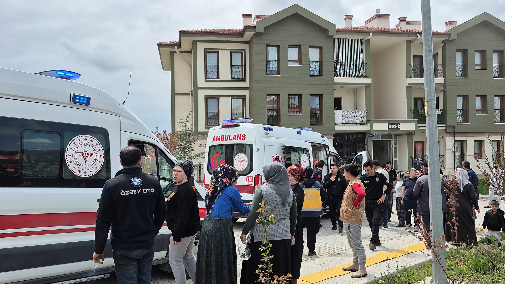 Malatya'da Dairede Çıkan Yangında 3 Kişi Dumandan Etkilendi