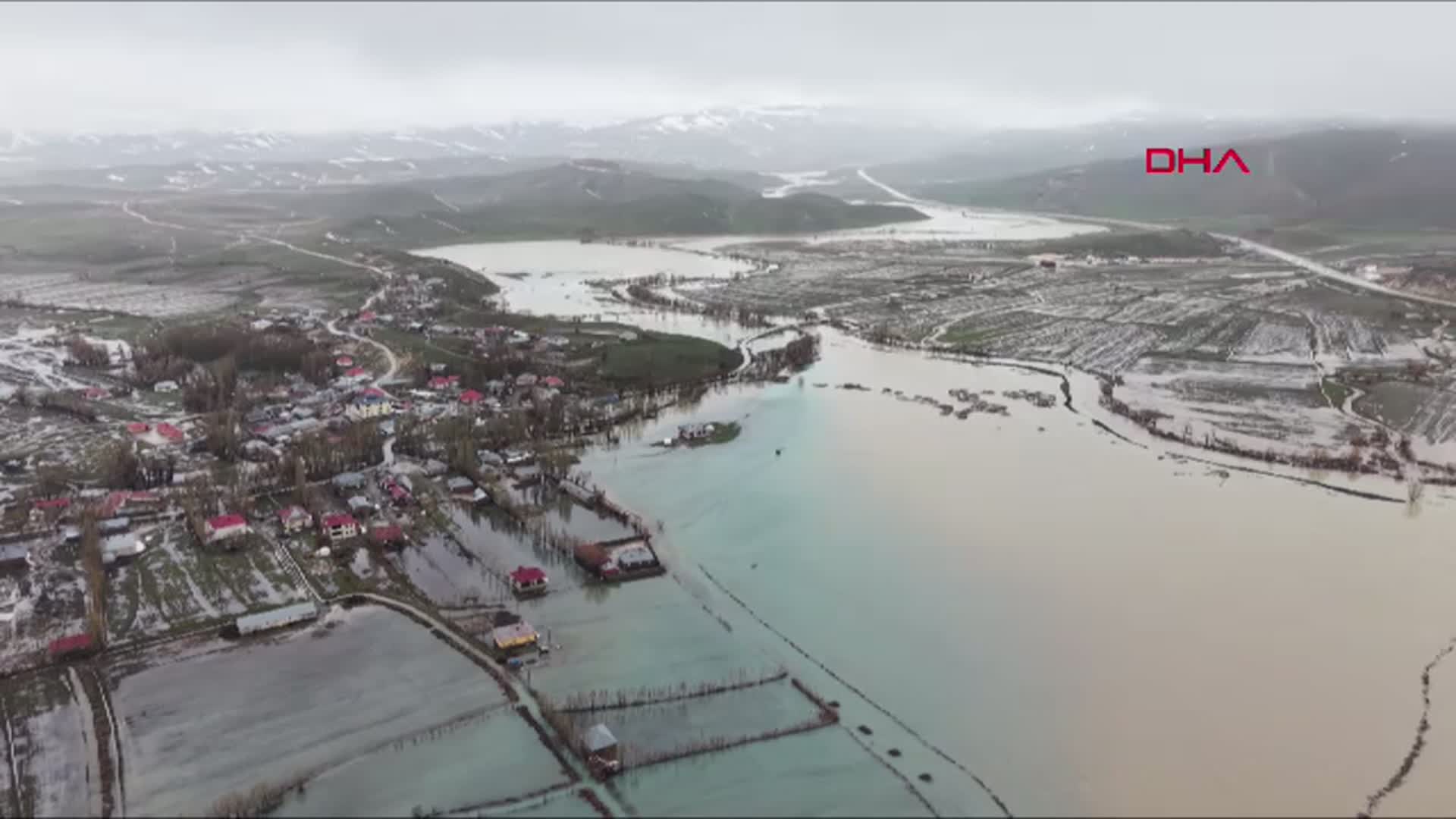 Hakkari Yüksekova'da Yağışların Ardından Su Baskınları