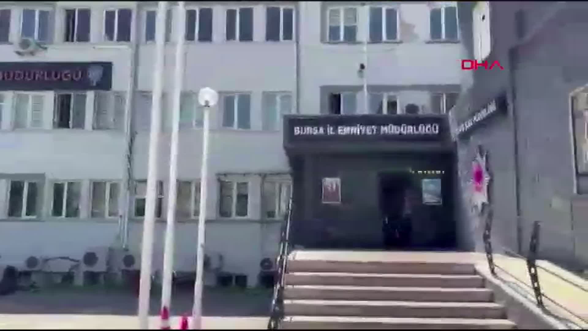 Bursa'da Canlı Yayında Tartışma Kanlı Bitti: Kadın Bıçakla Yaralandı
