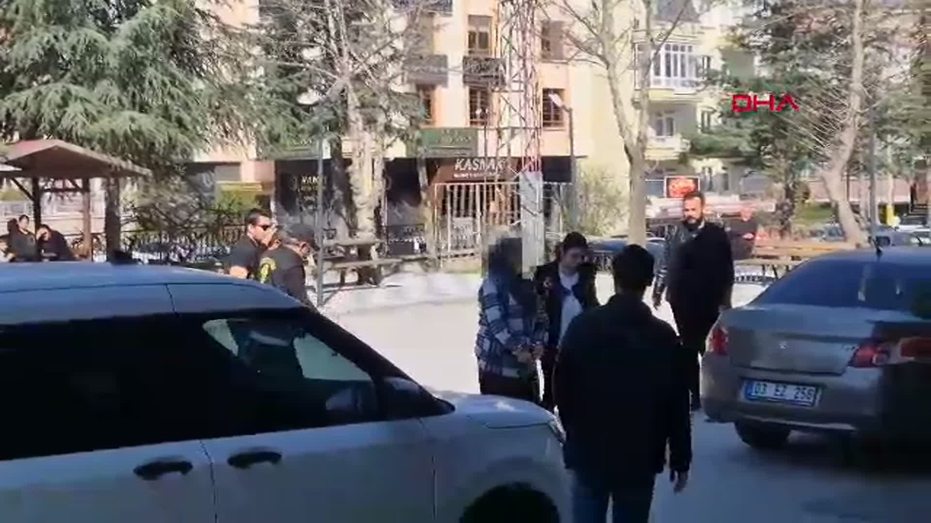Afyonkarahisar'da Çifte Komşu Cinayeti: Şüpheliler Adliyeye Sevk Edildi