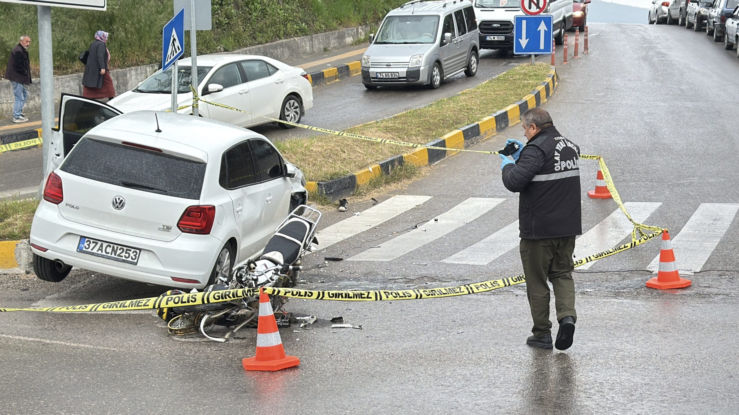 Bartın'da Kavşakta Otomobil ve Motosiklet Çarpıştı: 2 Ağır Yaralı