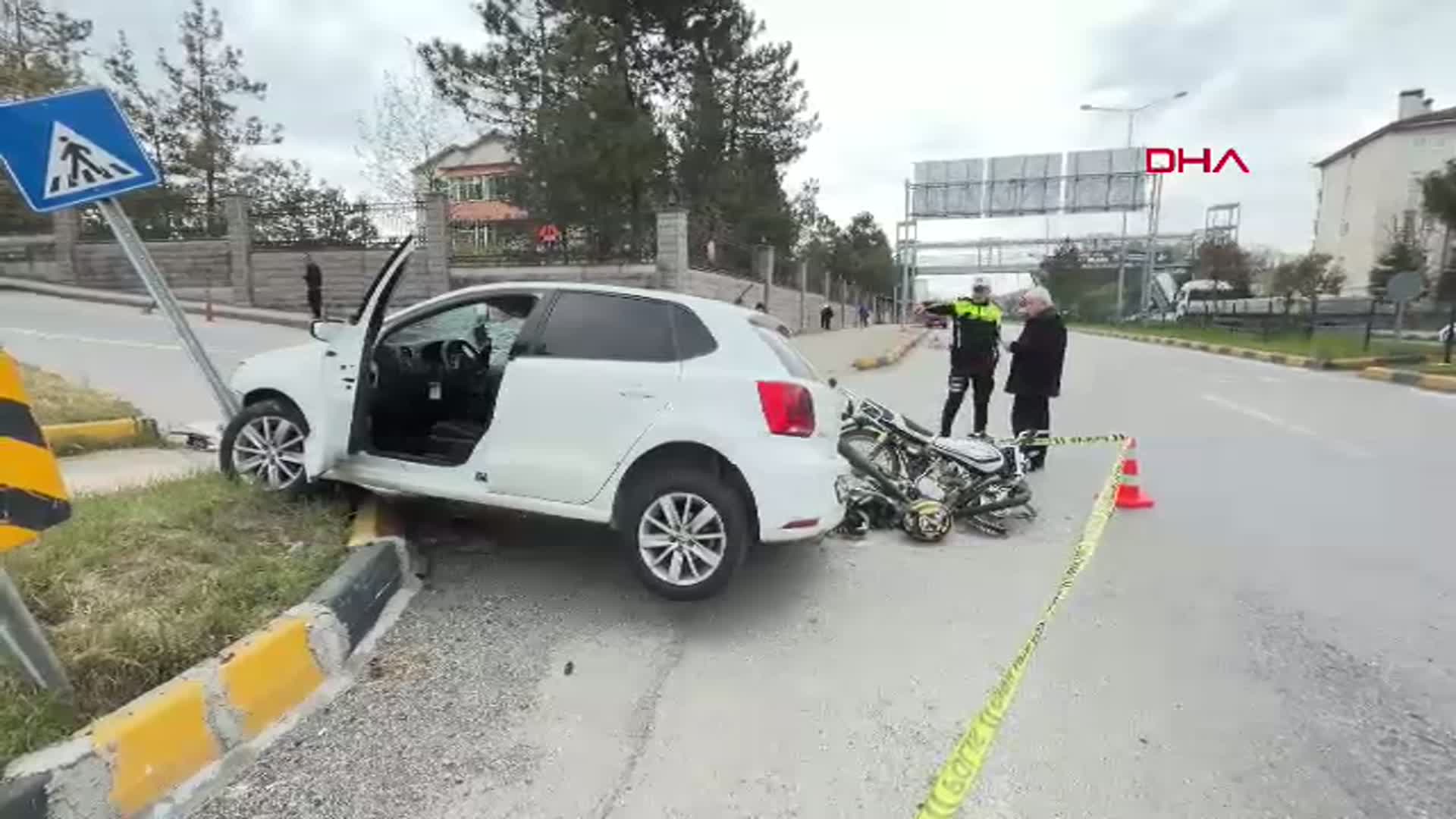 Bartın'da Kavşakta Otomobil ile Motosiklet Çarpıştı: 3 Yaralı