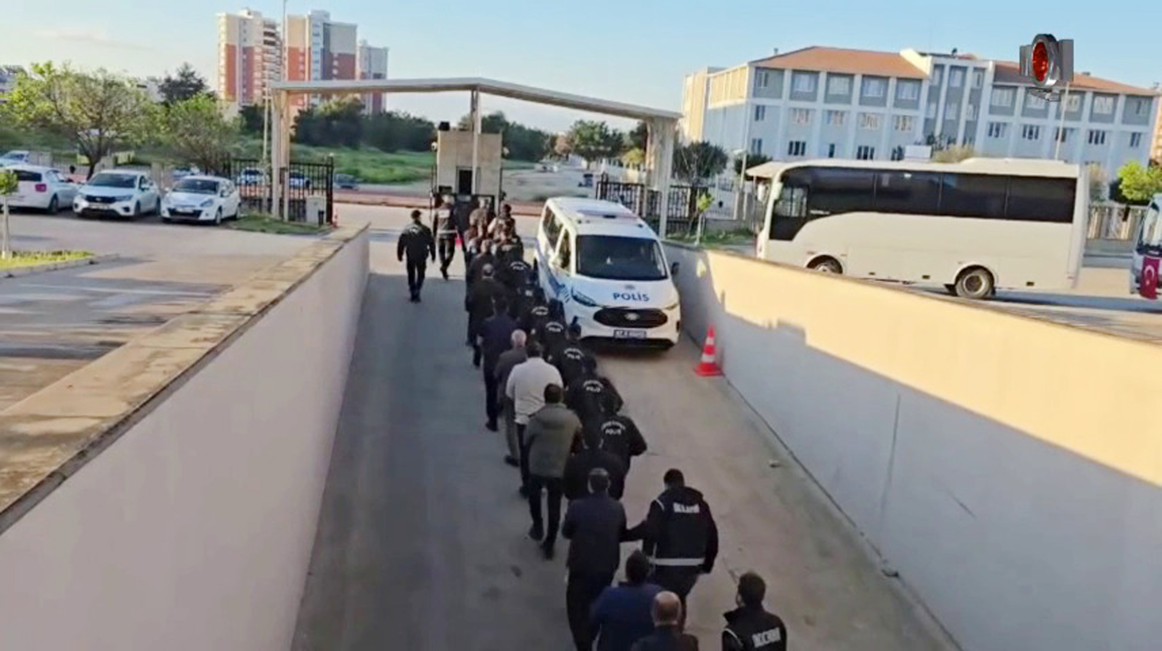 52 Milyon TL'lik Zimmet Operasyonunda 18 Kişi Tutuklandı