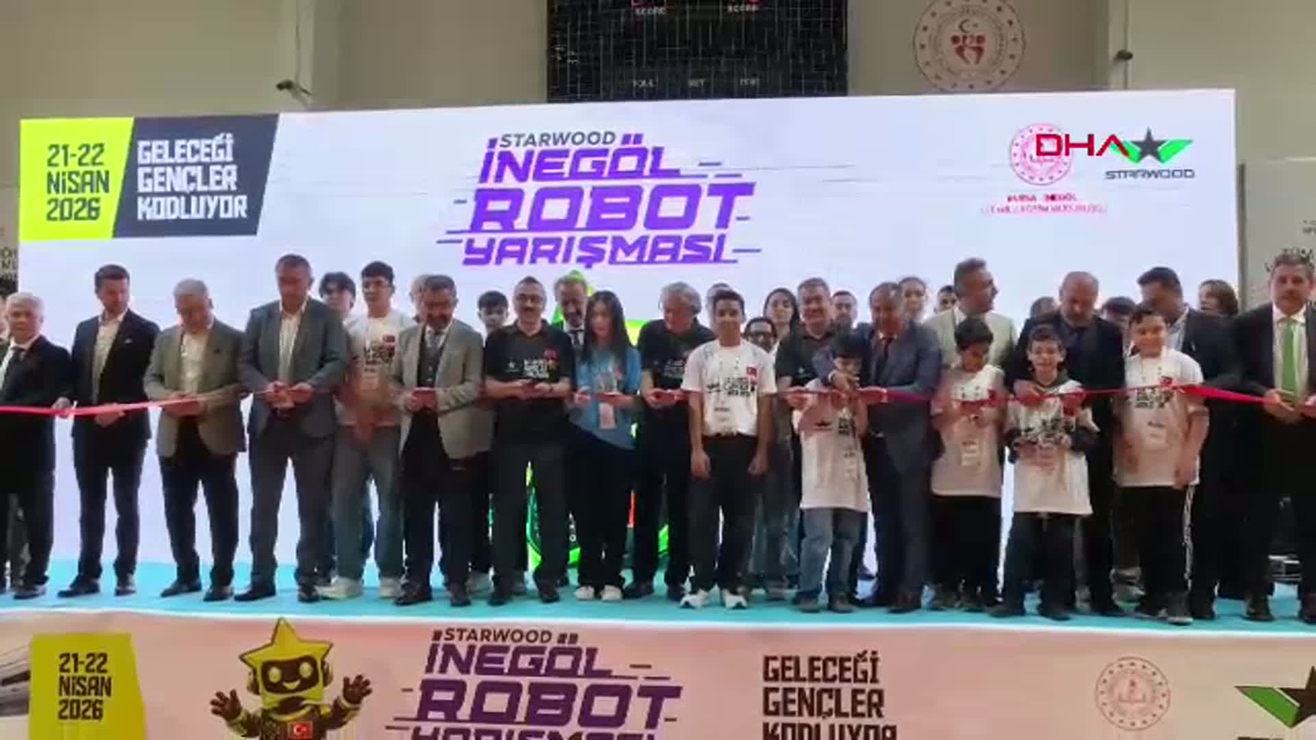 İnegöl'deki Robot Yarışması Öğrencilerin Yeteneklerini Sergiledi