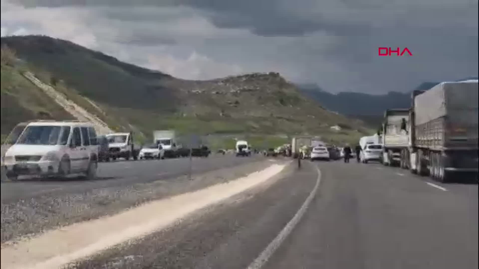 Diyarbakır'da Midibüs Devrildi: 1 Ölü, 12 Yaralı