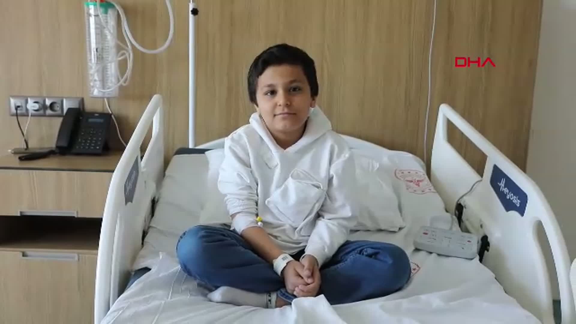 Gaziantep'te Mikrocerrahi ile İyileşen Çocuk Ayakkabı Giyip Koşmaya Başladı