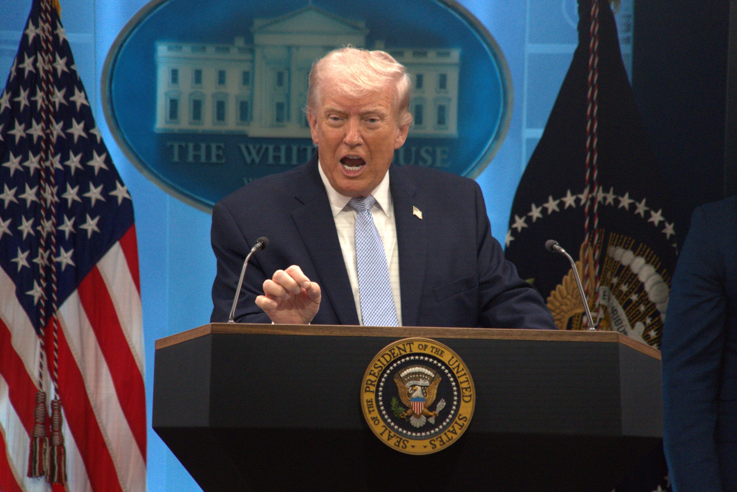 Trump'tan İran İçin Müzakere Uyarısı: Anlaşma Sağlanmazsa Bombardımanlar Devam Edecek