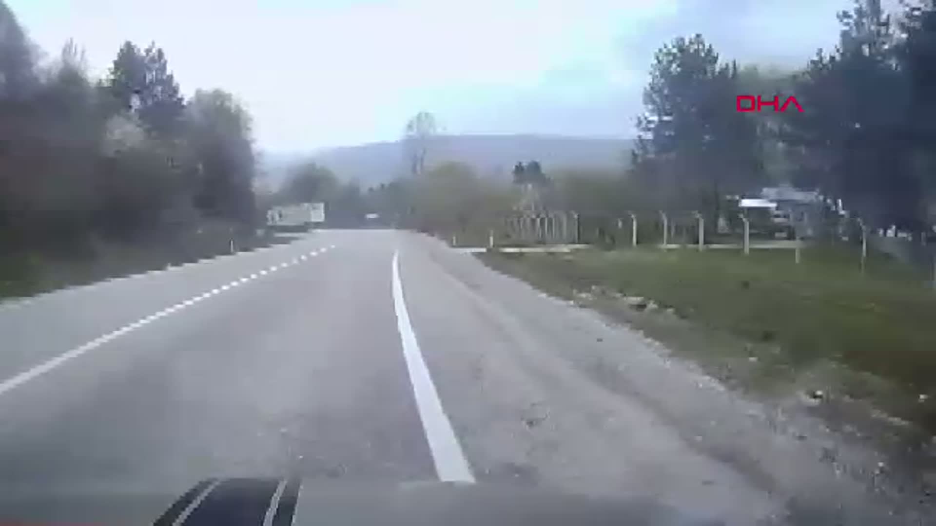Bursa'da Freni Boşalan TIR Virajda Devrildi