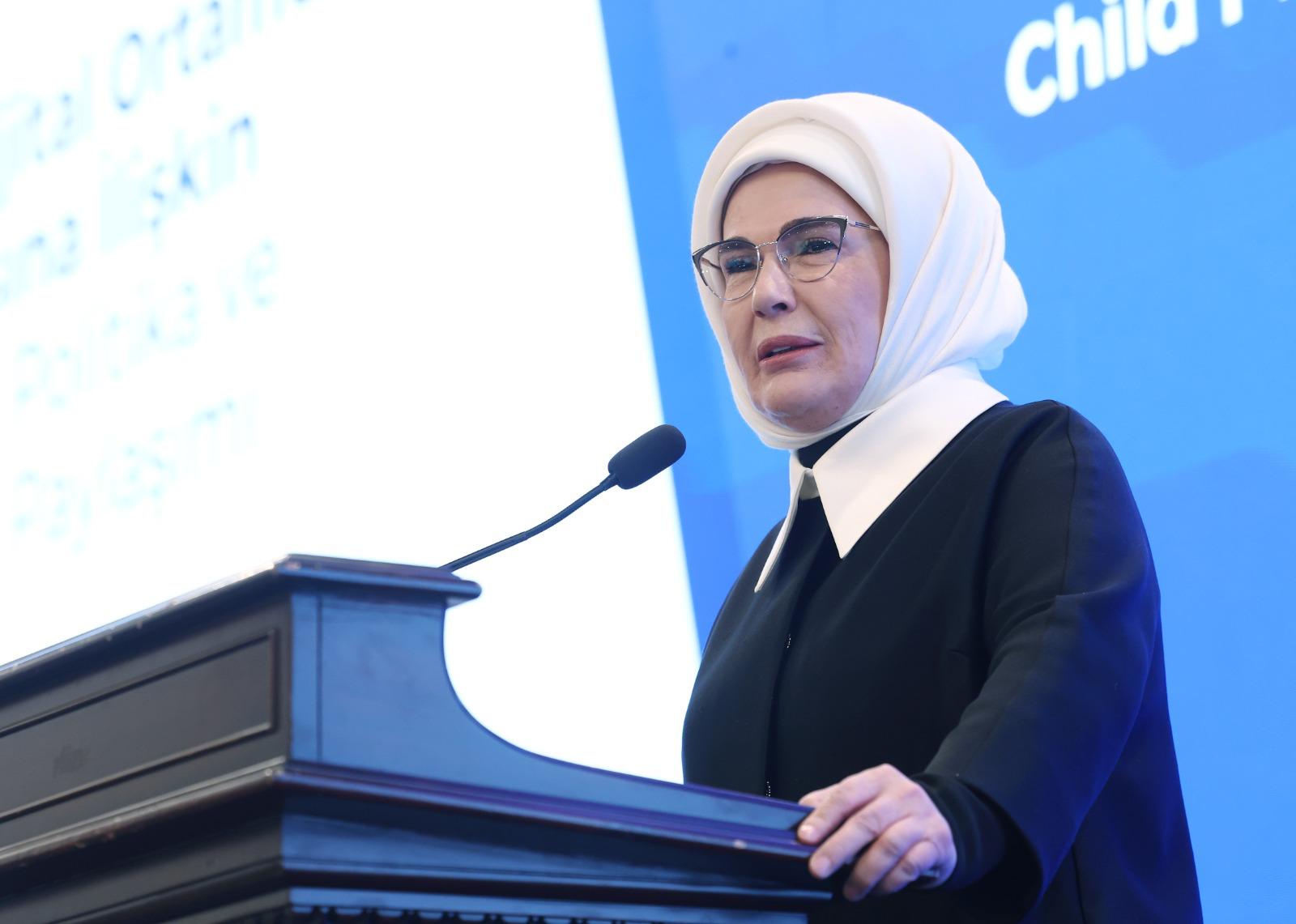 Emine Erdoğan, Teknoloji Şirketlerine Hesap Verebilir Olma Çağrısı Yaptı