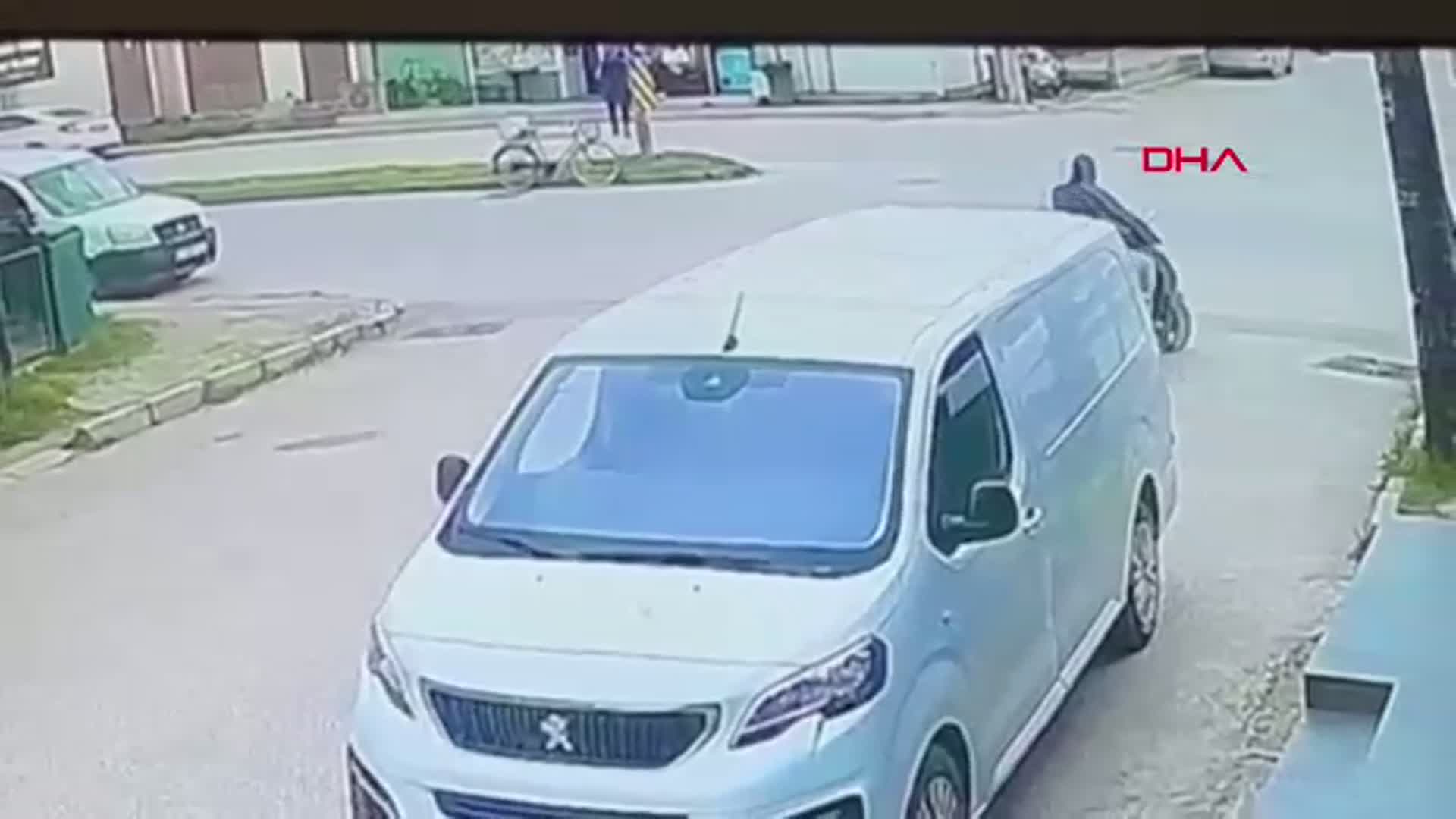 Bursa'da Kamyonetle Çarpışan Motosiklet Sürücüsü Yaralandı