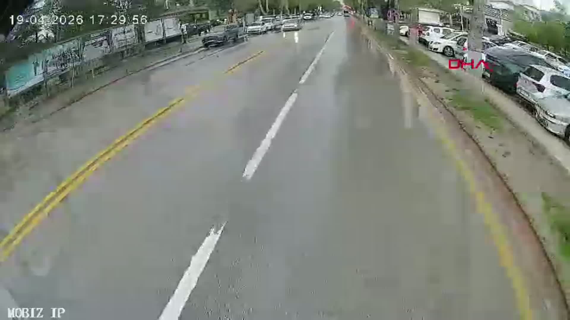Malatya'da Anlamlı Davranış: Otobüs Şoförü, Yere Düşen Türk Bayrağı'nı Aldı