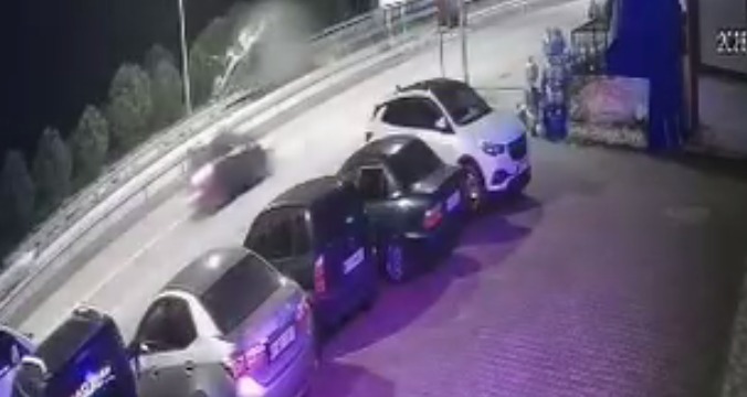 Takla Atan Otomobil Devrildi: 3 Yaralı