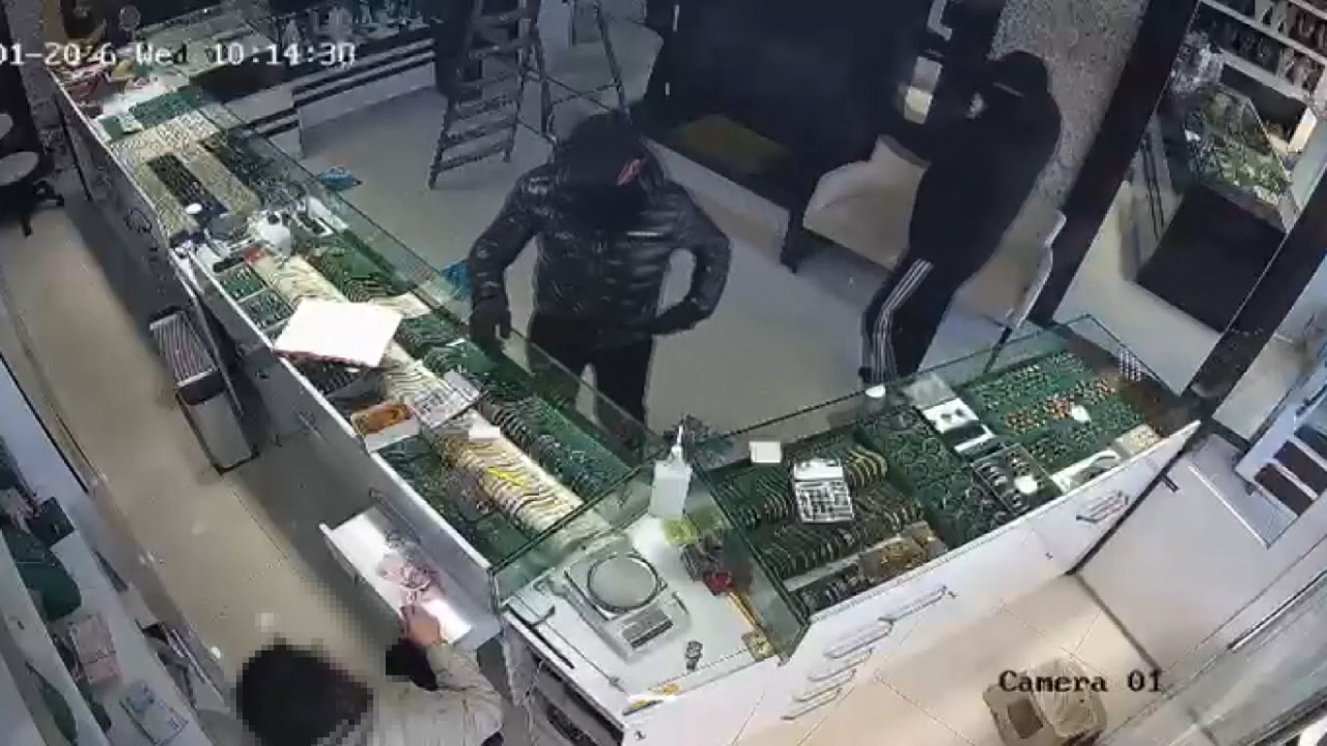 Başakşehir'de Kuyumcuya Silahlı Soygun Girişimi Kameralarda