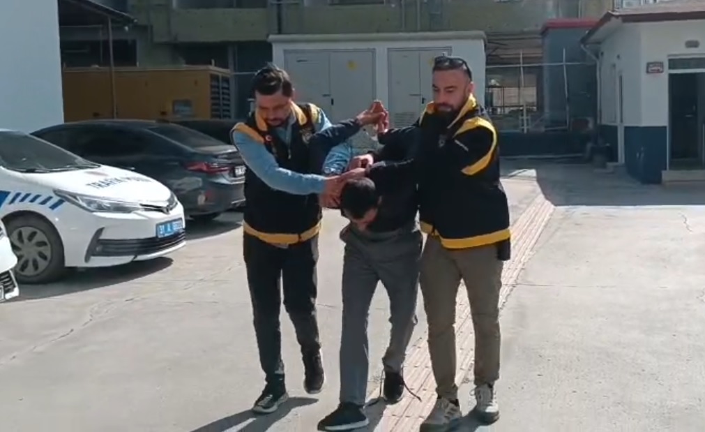 Uyuşturucu Bağımlısı, İskenderun’da 1 Saatte 3 Kişiyi Satırla Yaraladı