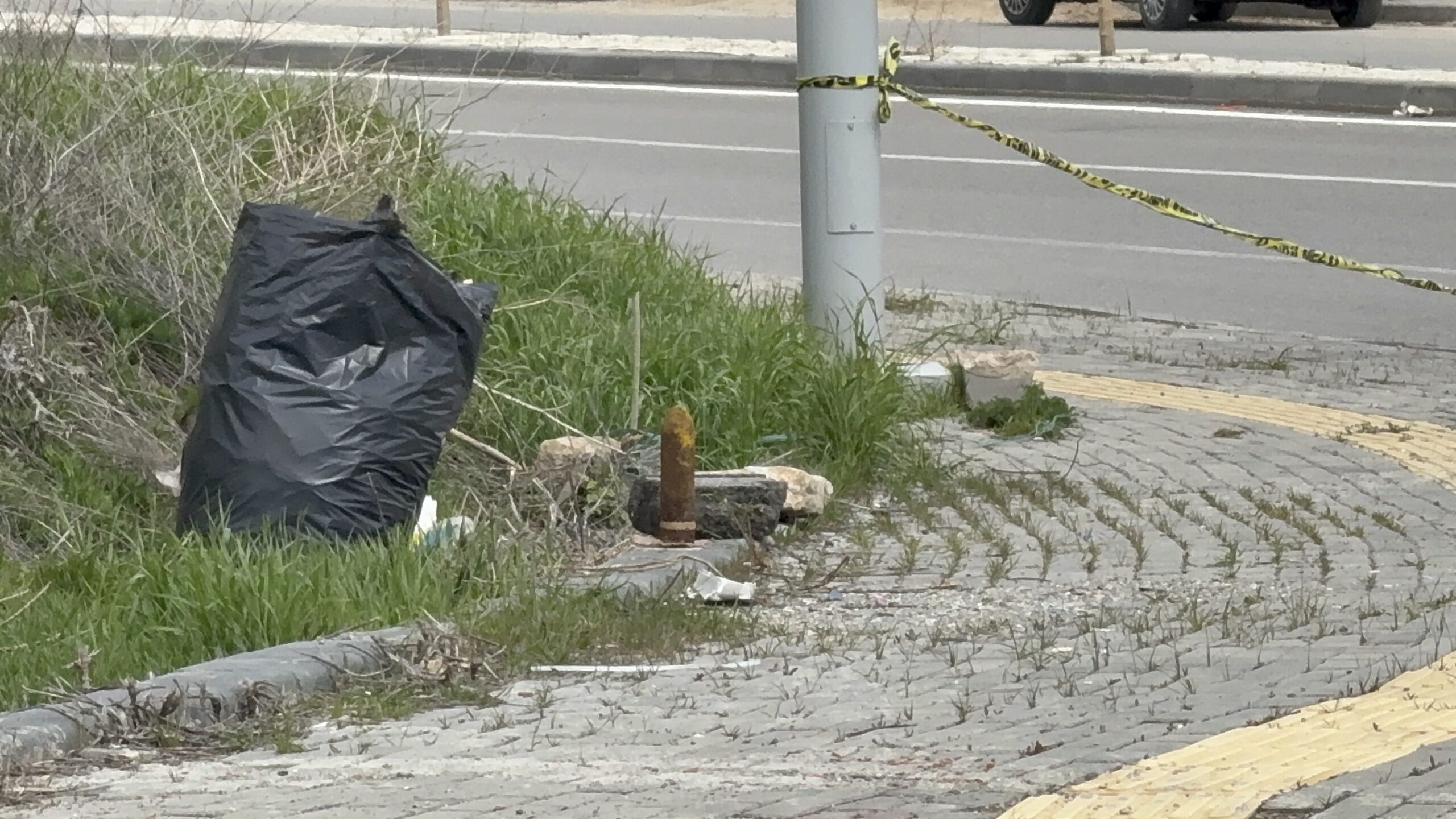 Sivas'ta Yol Kenarında Tehlike Saçan Mühimmat Paniği: Havan Topu Mermisi Bulundu