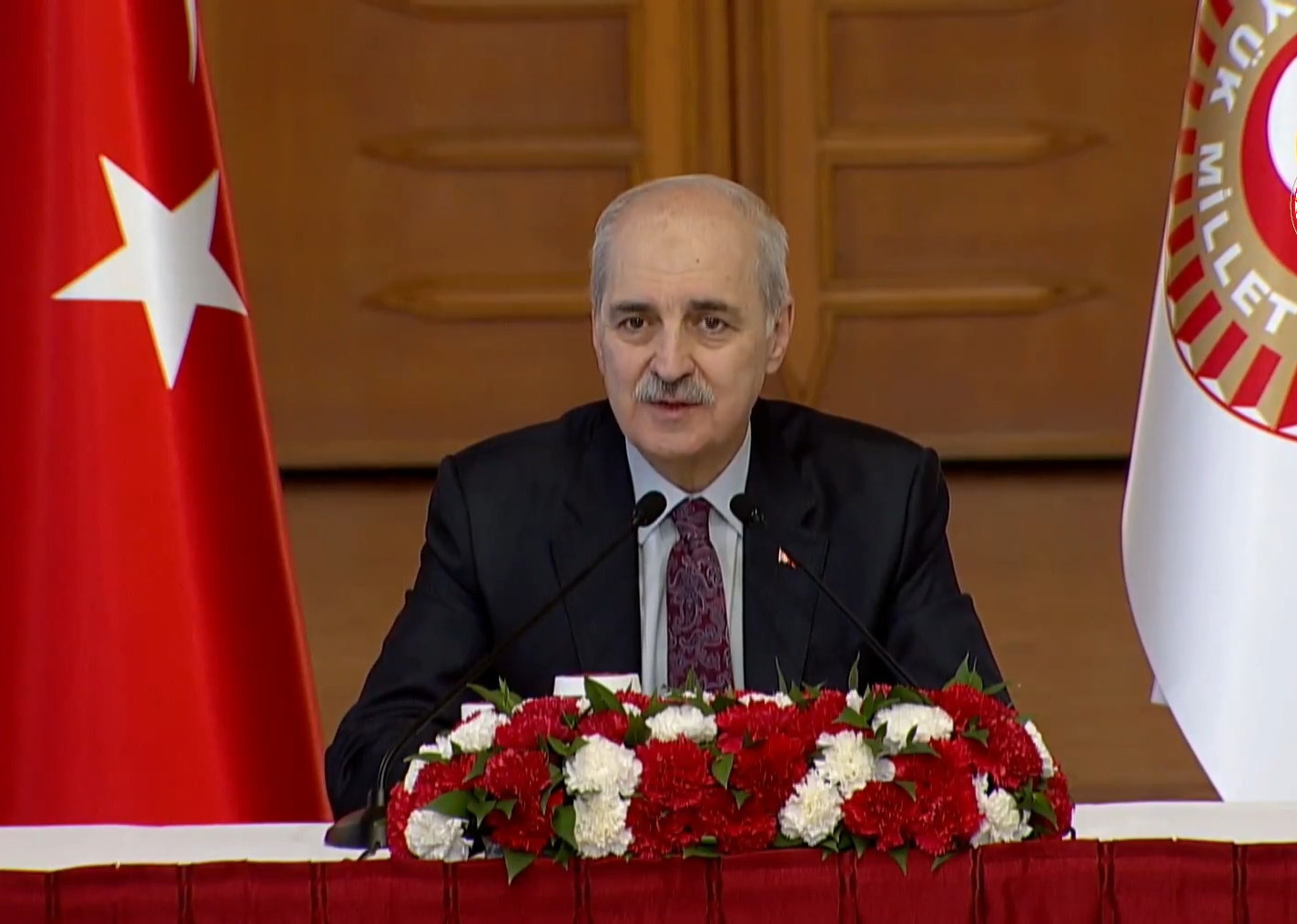 TBMM Başkanı Kurtulmuş'tan Dünya Çocuklarına Mesaj: 'Gelecek Sizlerin Omuzlarında'