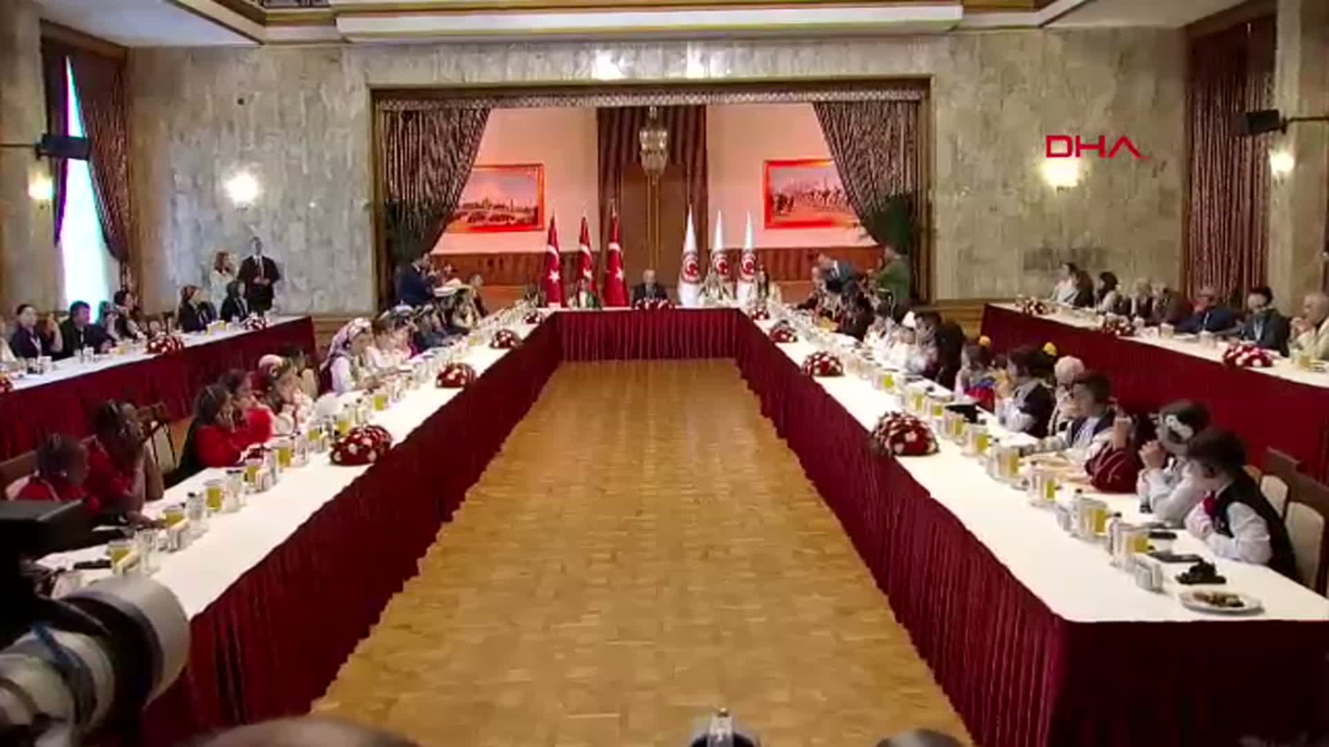 Dünya Çocukları TBMM'de Buluştu: Kurtulmuş'tan Umut Dolu Mesajlar