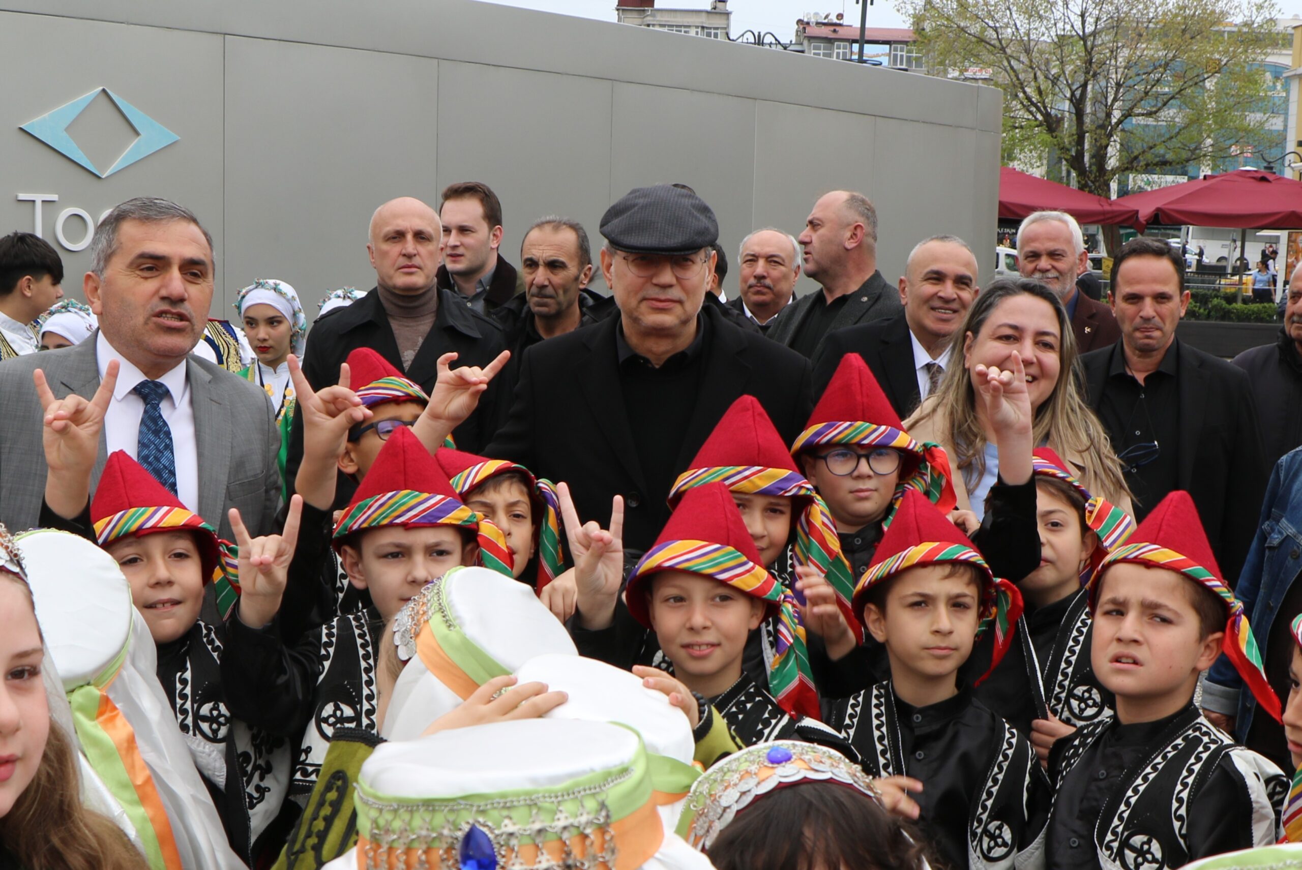 MHP'li İlyas Topsakal'dan Avrupa'ya Çarpıcı Mesaj: Türk Dünyası ile Anlaşmak Zorundasınız!