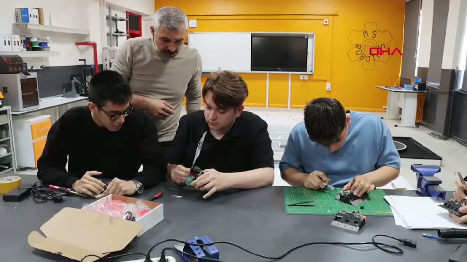 Kırklareli'nden Gelen Robotlar Yunanistan'da Şampiyon Oldu!